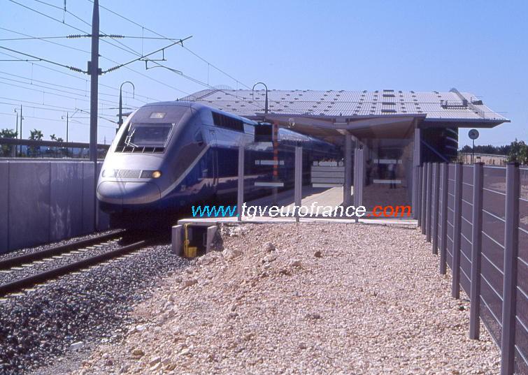 Une rame TGV Duplex en gare d'Aix-en-Provence TGV