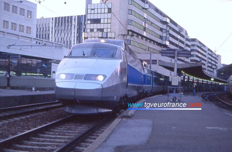 A TGV PSE train in the Paris-Gare de Lyon station