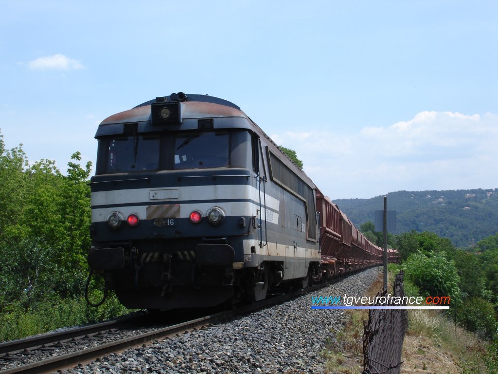 Une locomotive BB 67200 de l'activité Infrastructure