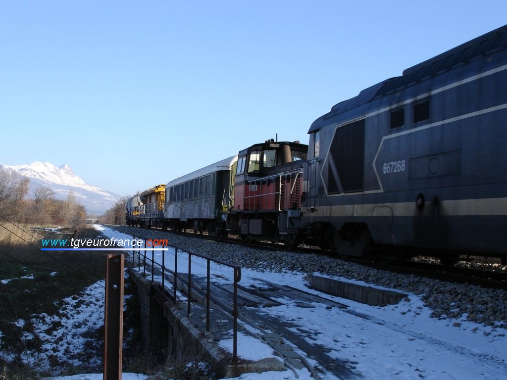 Une locomotive BB67200  de l'Infrastructure