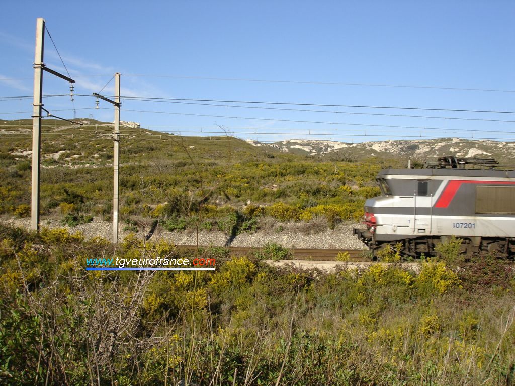 La première locomotive BB 7200 Alsthom (la BB 7201) en livrée Multiservice