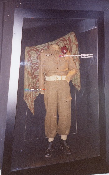 La tenue d'un parachutiste