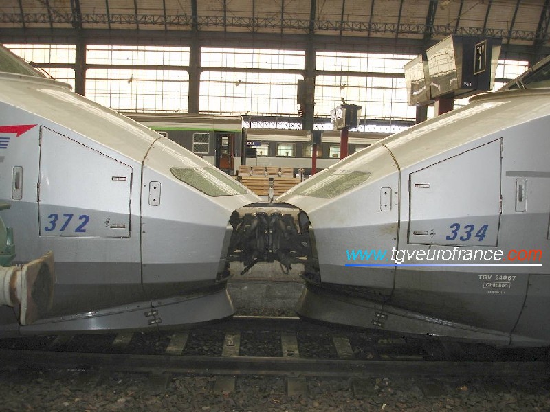 Deux rames TGV Atlantique (rames 334 et 372) accouplées en UM en gare de Bordeaux-Saint Jean