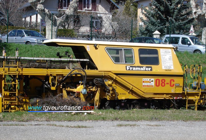 Gros plan sur la cabine de la bourreuse