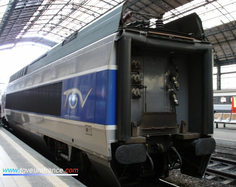 La motrice de la rame 325 exposée à Bordeaux