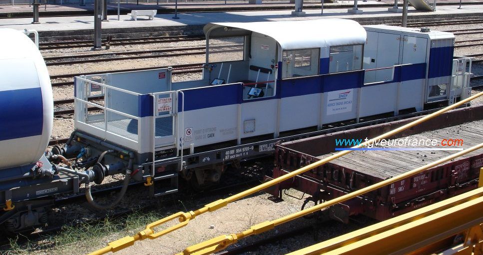 Le wagon laveur des isolateurs de l'AES de Caen